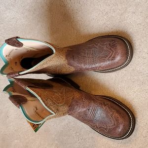 Women's Ariat FatBaby boots. Size 11B. Drk/Lt Brown w/ Teal and tan stitching.